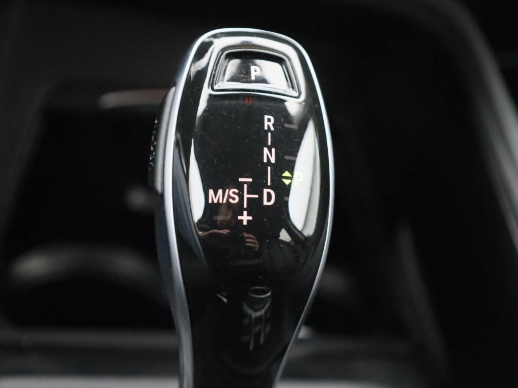 BMW X1 sdrive18i business edition plus | automaat | lmv | trekhaak | parkee