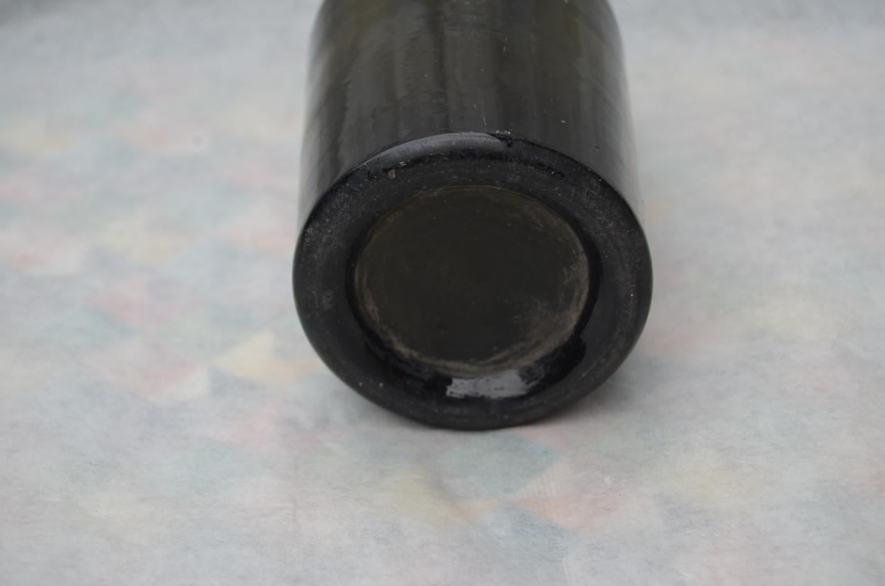 Nog een paar oude soda-, bier- en wijnflessen 19e eeuws