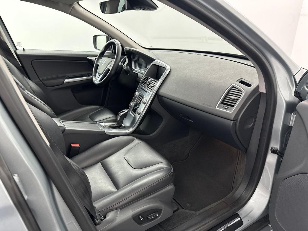 Volvo XC60 t5 gt polar+ | parkeerverwarming op brandstof | schuifdak