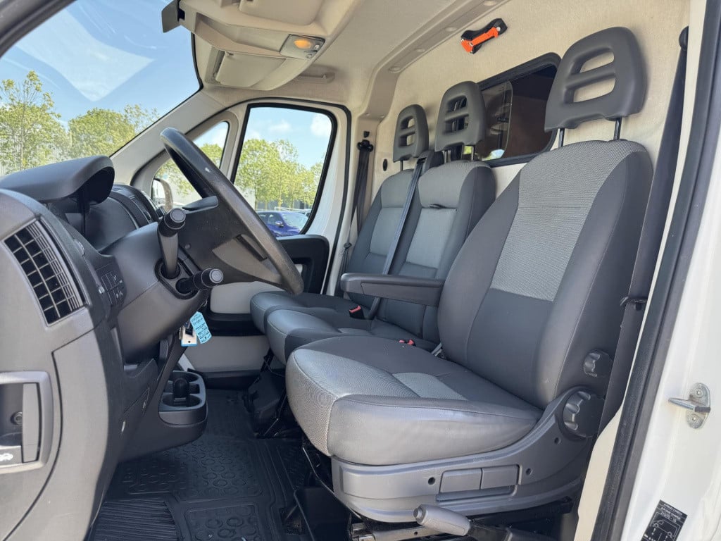 Peugeot Boxer 330 2.0 bluehdi l1h2 premium 3-persoons | trekhaak | kastinbo