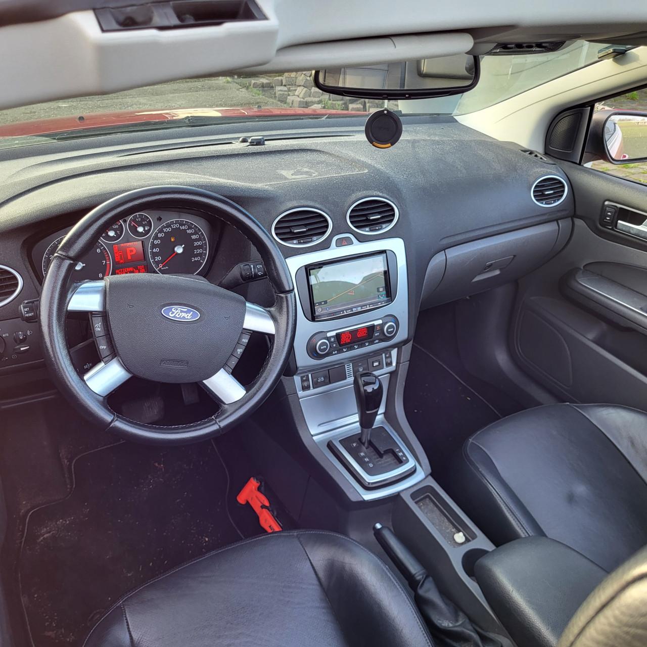 Rode Ford Focus CABRIO (hard top)