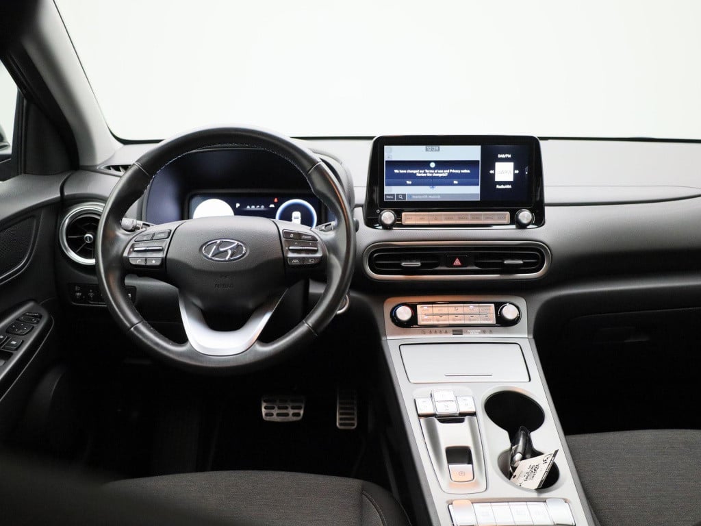 Hyundai Kona ev fashion 39 kwh | navi | camera | lmv | pdc | climate