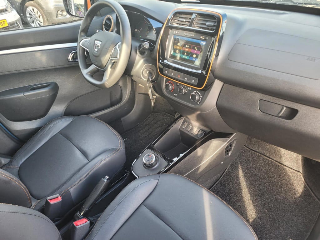 Dacia Spring comfort plus (orange pack) 27 kwh slechts 130km btw auto