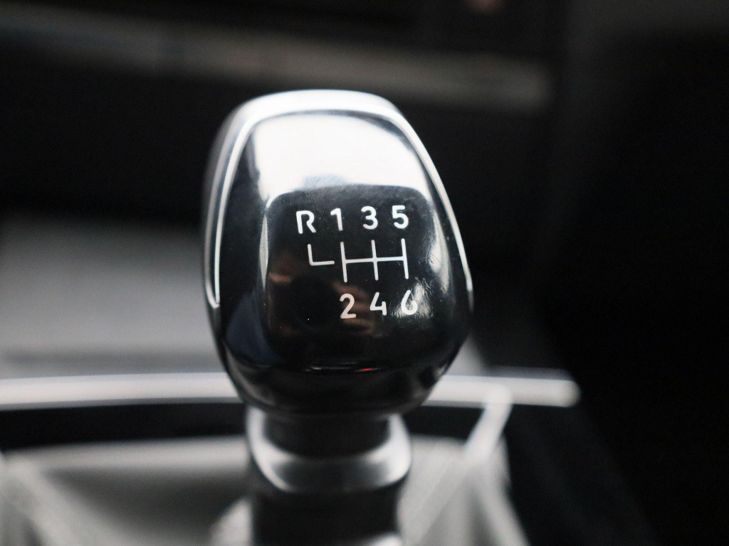 Opel Astra 1.2 edition | navigatie | climate control | parkeersensoren | le