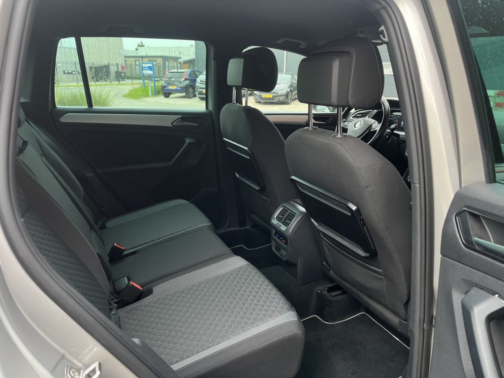 Volkswagen Tiguan 1.4 tsi act r-line | trekhaak | 19'' | virtual cockpit