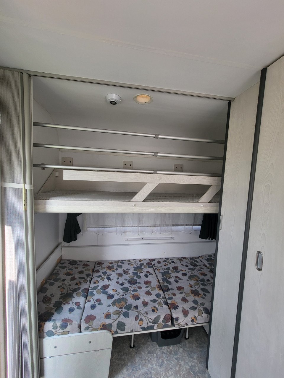 Chateau Chiara caravan 384C 1998