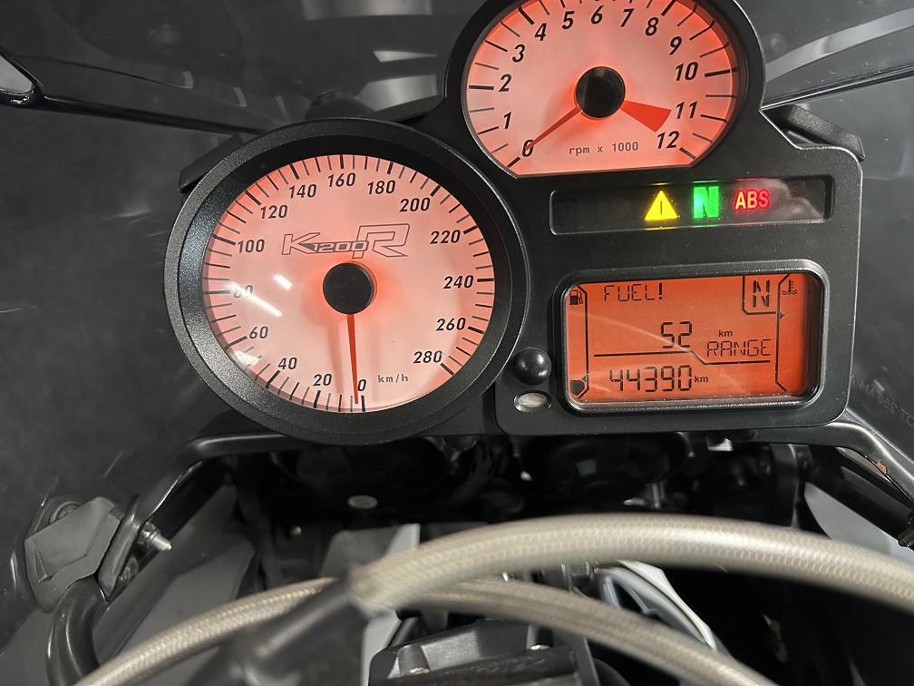 BMW K1200R uit 2006 met 44 dkm, sportdemper, kofferset, rijklaar €3795,-