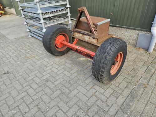 Geremde landbouwas met wielen