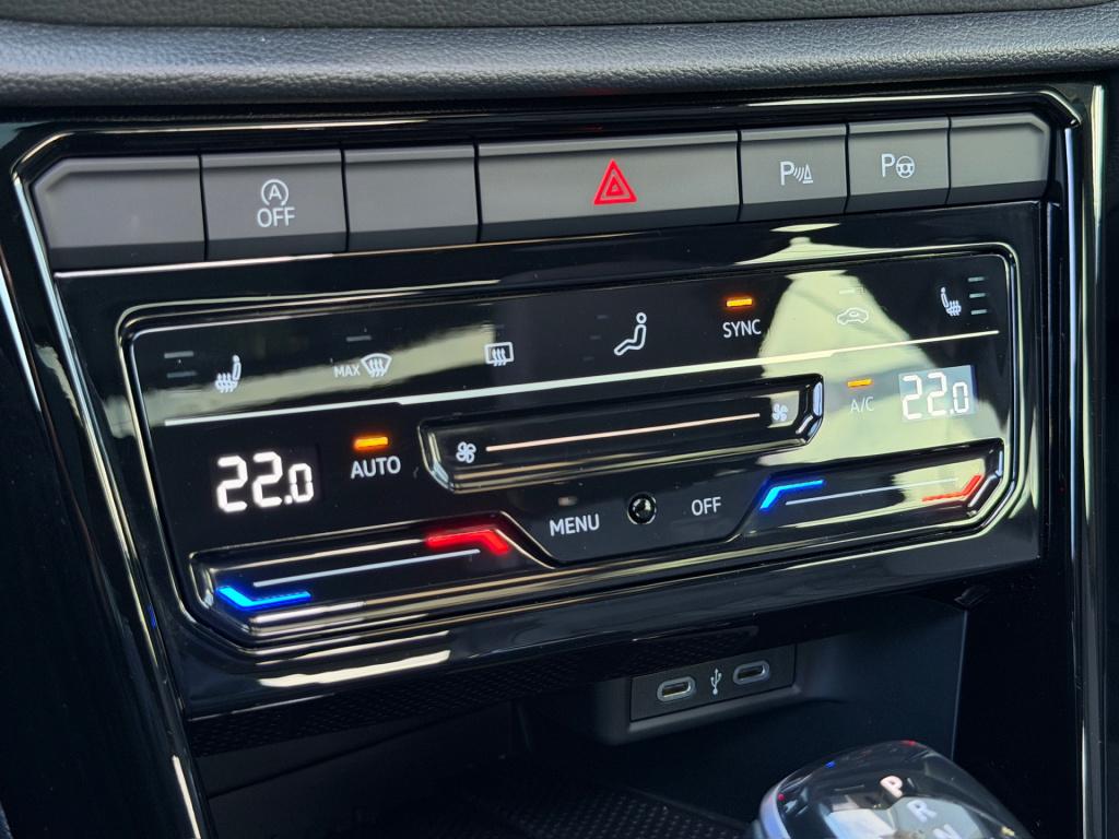 Volkswagen T-roc 1.5 tsi r-line | black style | panoramadak | 19 inch | cam