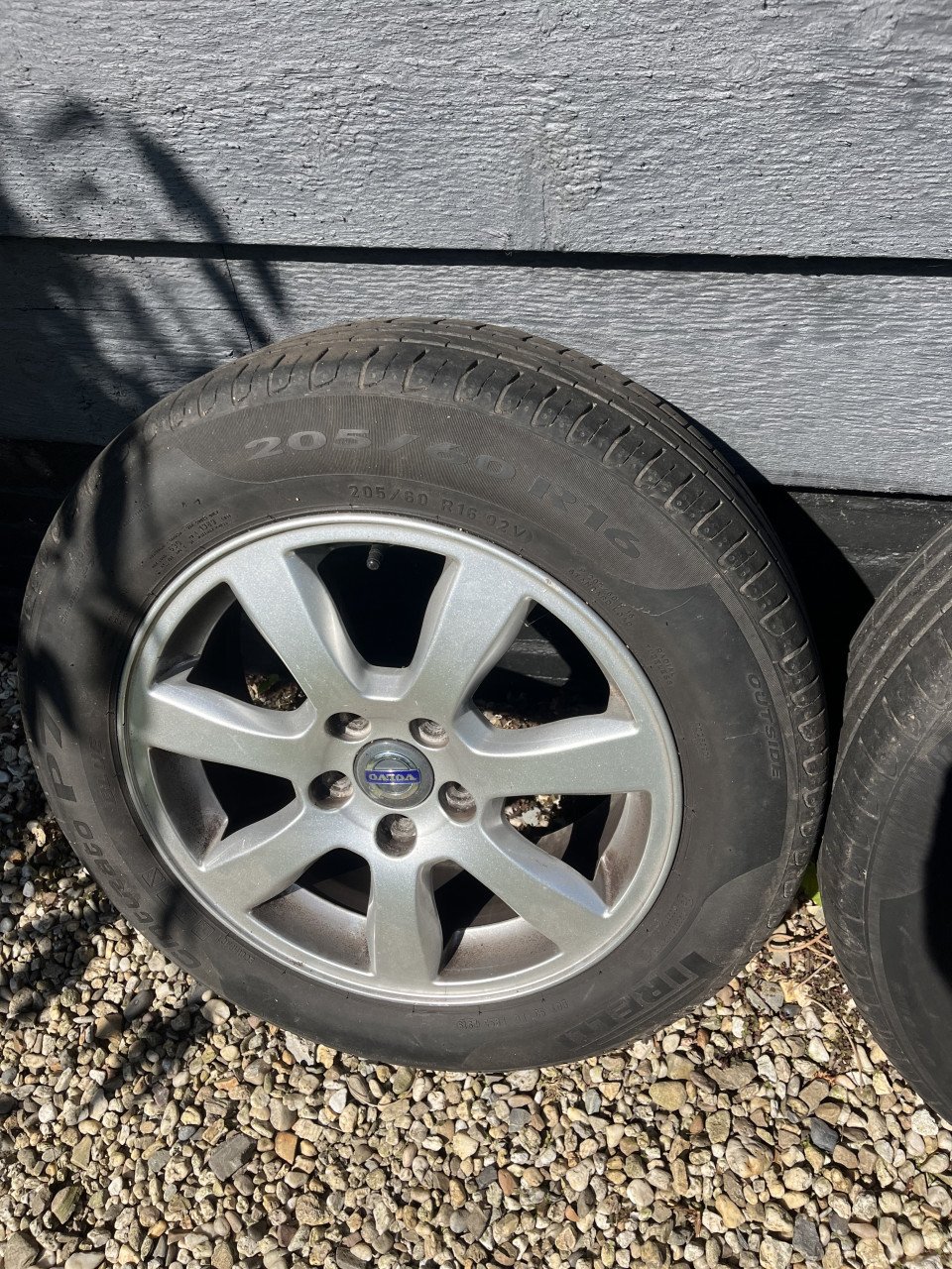 16 inch lichtmetalen velgen met Pirelli banden Volvo