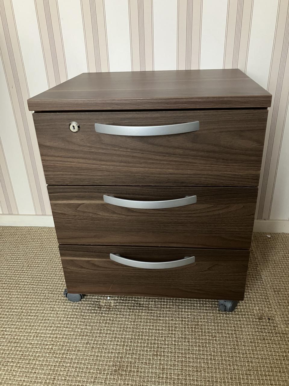 Bureau met 2 ladekastjes