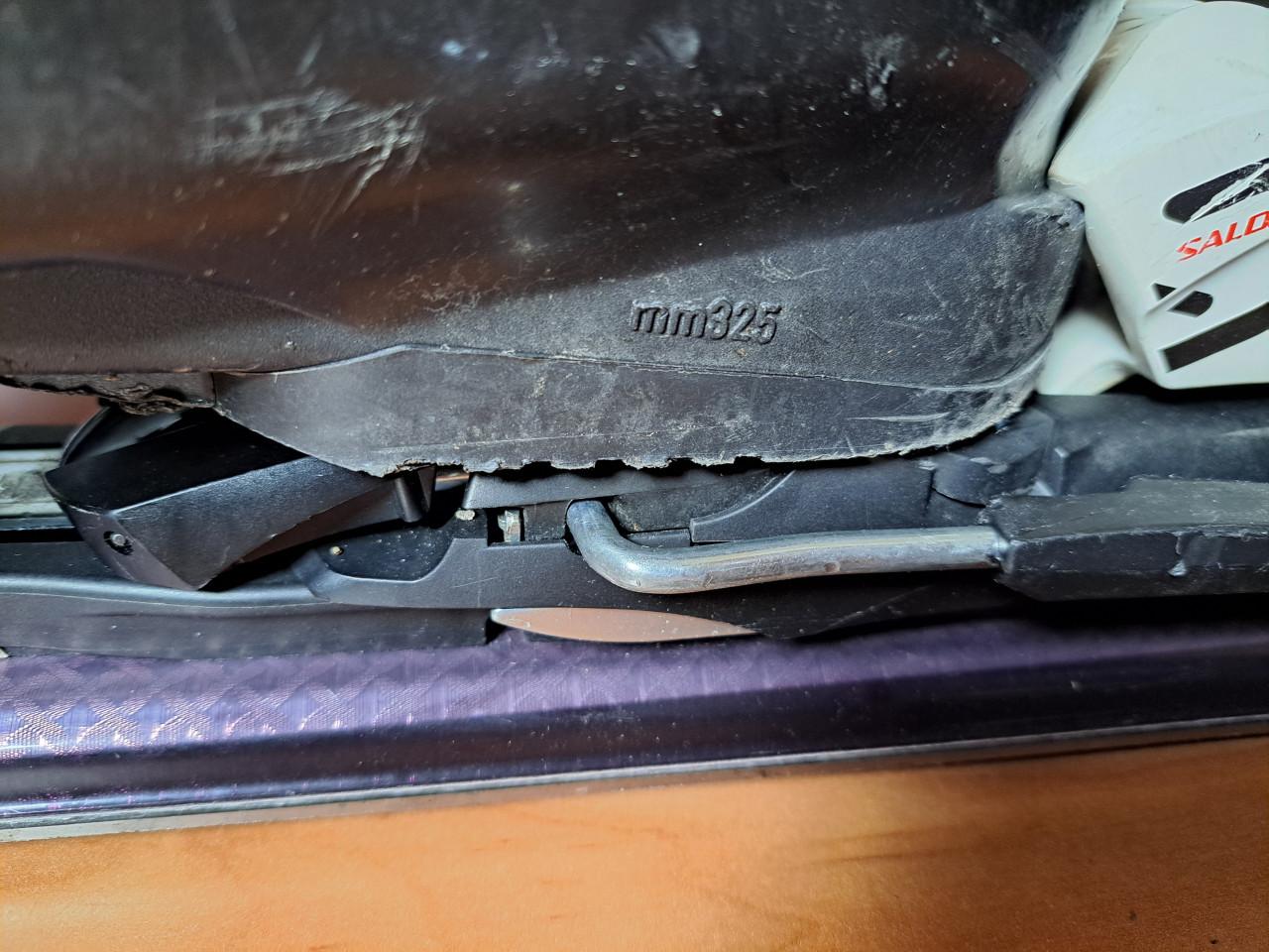 1 set Ski's + schoenen maat 42-43