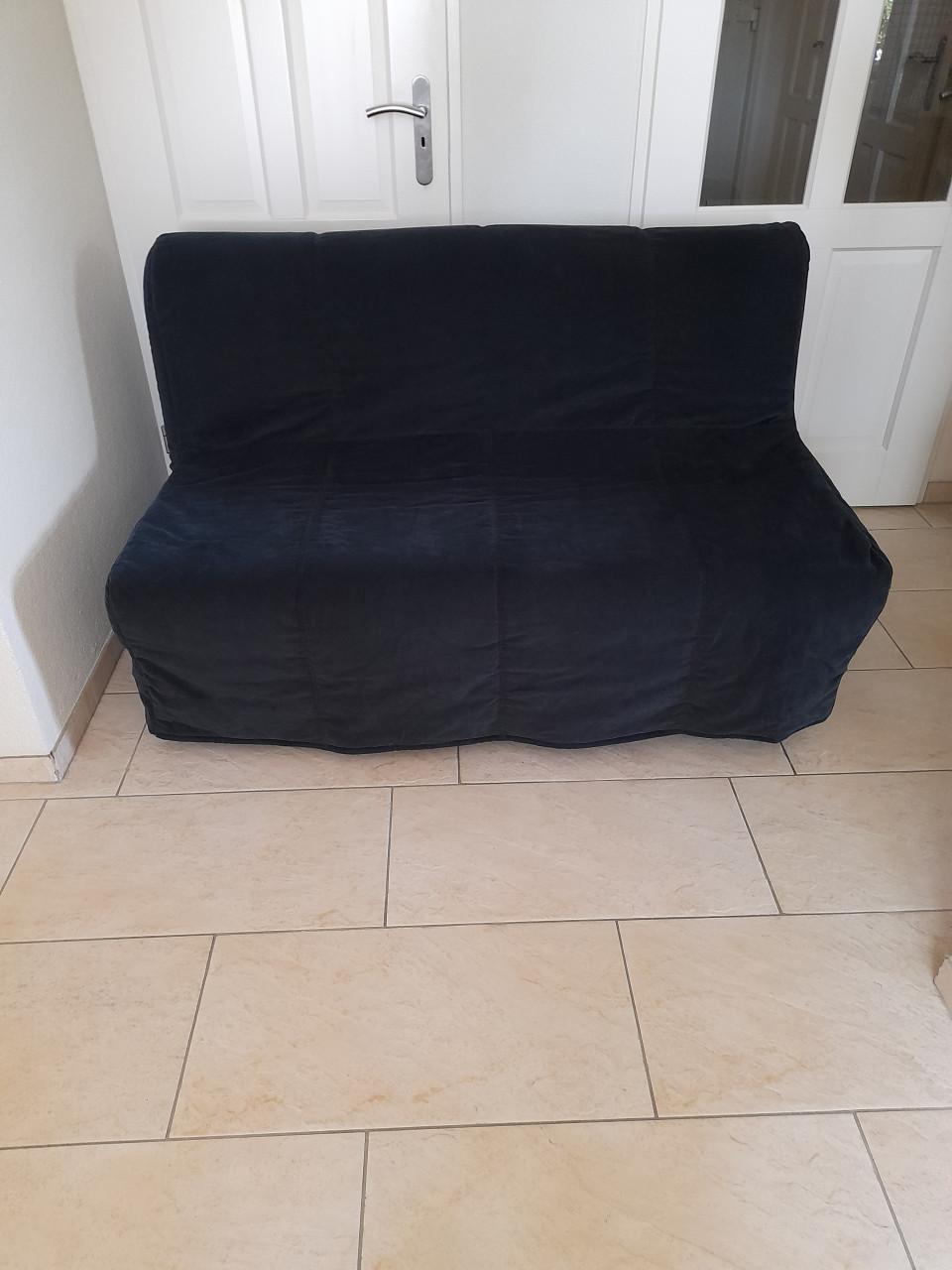 Slaapbank  140 x 190 x 42H (in goede nette staat )