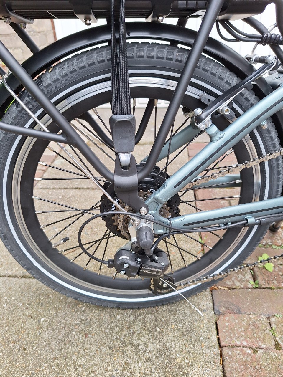 Twee electrische Raaks vouwfietsen