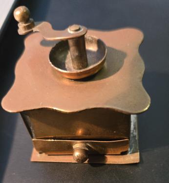 Vintage koperen/messing miniatuur koffiemolen ( 4x4x4 cm),