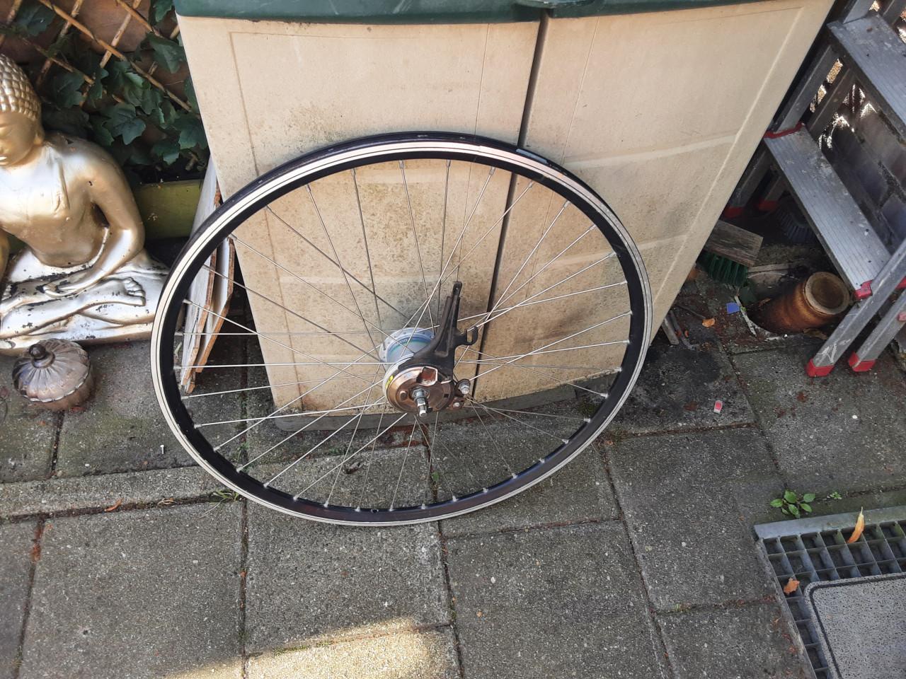 28 inch nexus voorwiel, naafdynamo, rollerbrake rem