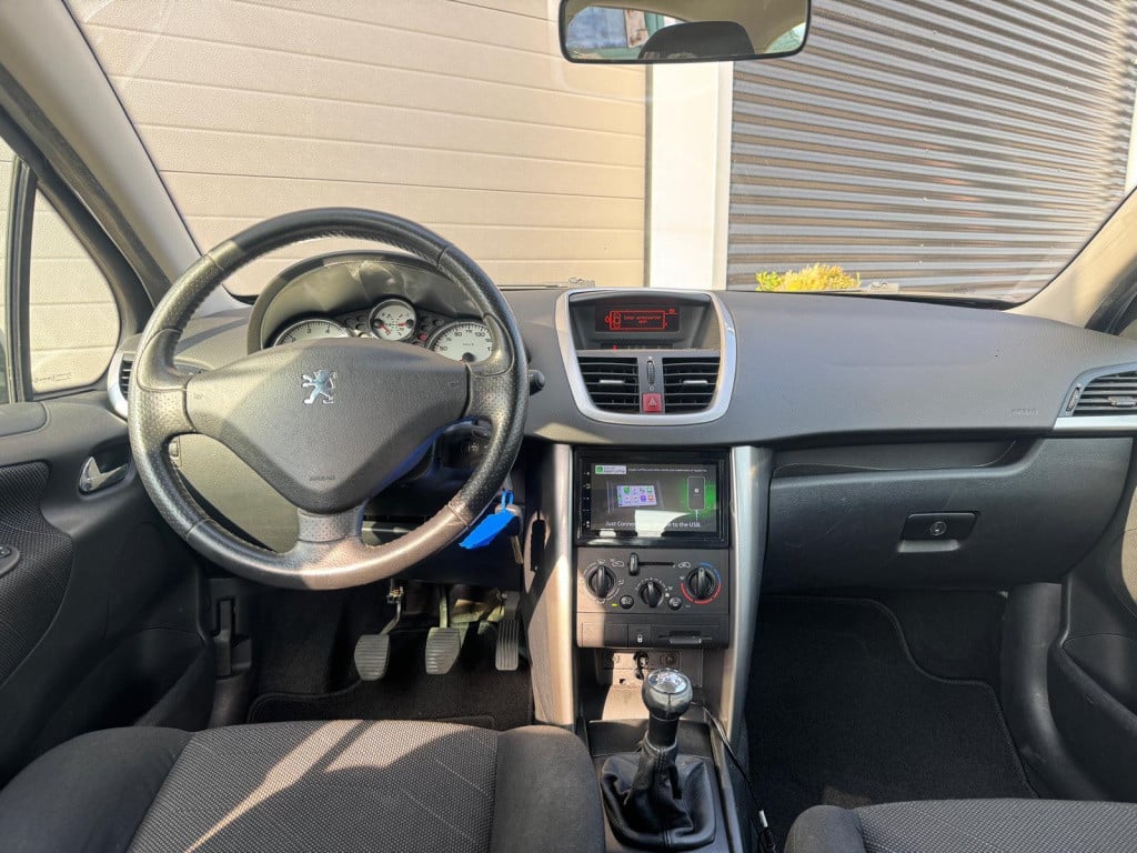 Peugeot 207 1.4-16v xr/130.000/vol jaar apk/airco/carplay