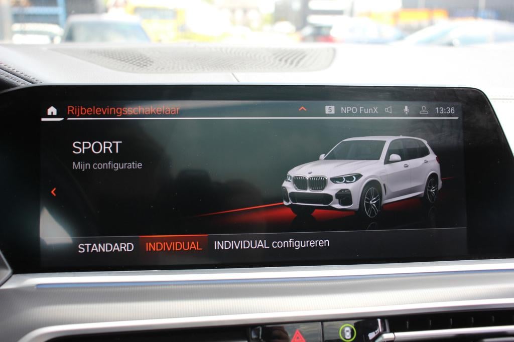 BMW X5 xdrive45e high executive | m pakket | pano | luchtvering | trekhaak 