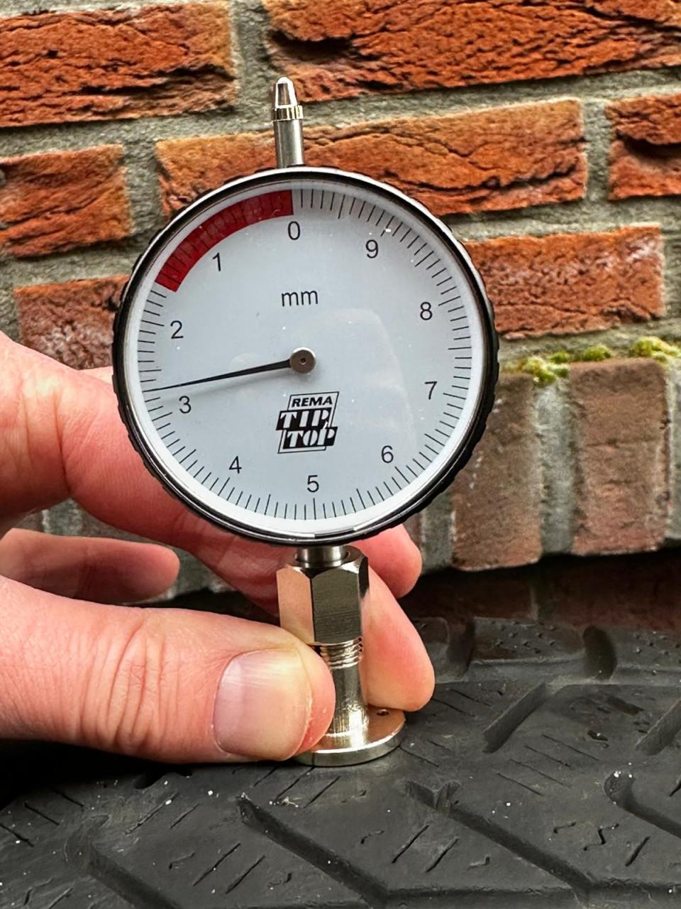 Nissan Qashqai velgen met Pirelli winterbanden 215/55/R18