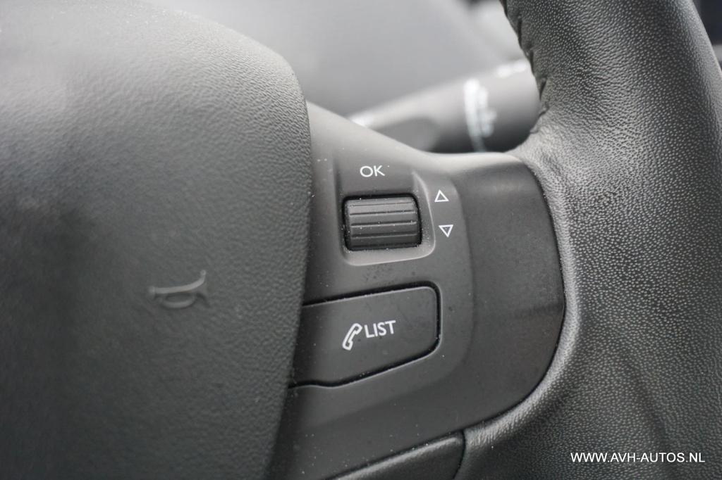 Peugeot 2008 1.2 puretech style
