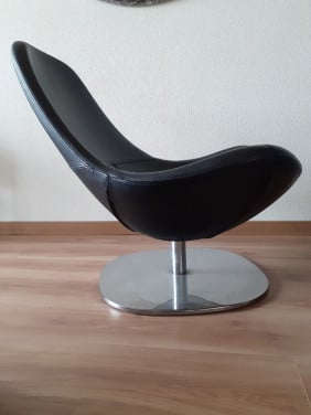 Zwarte lederen fauteuil