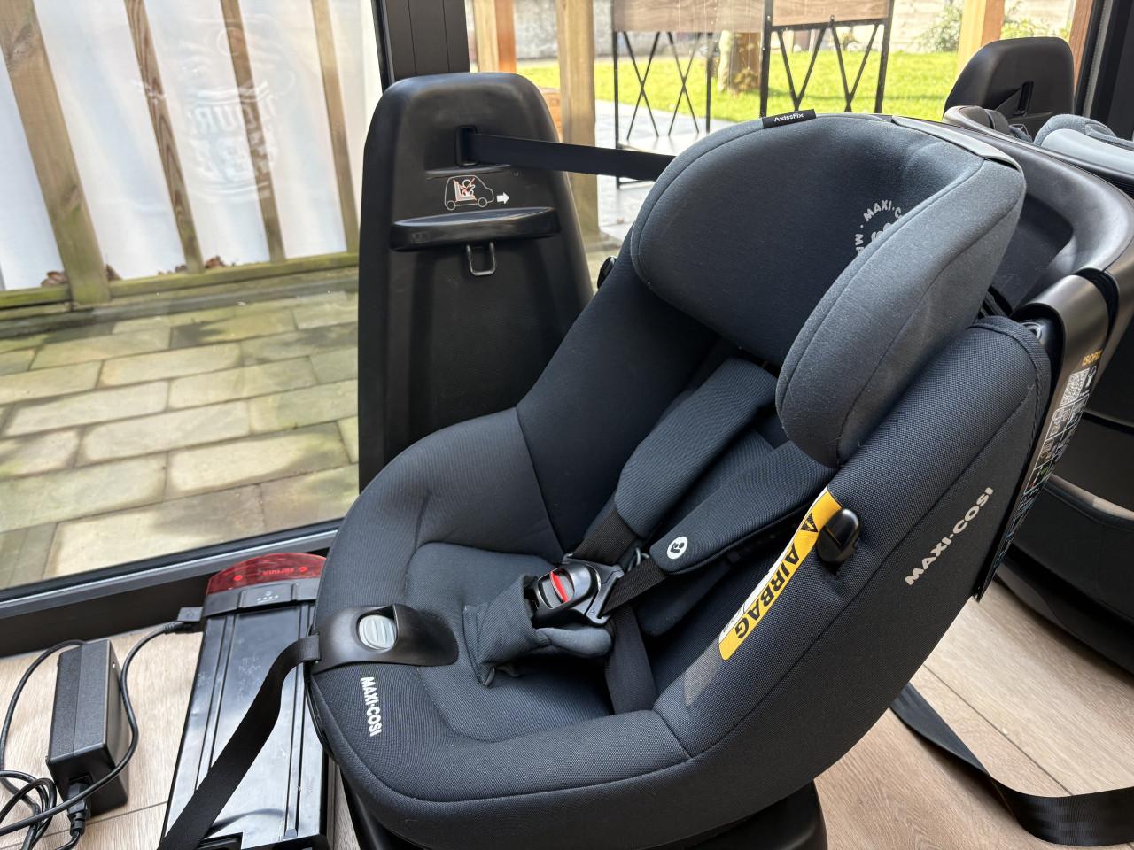 2 keer Maxi-Cosi AxissFix + 2 airlayers