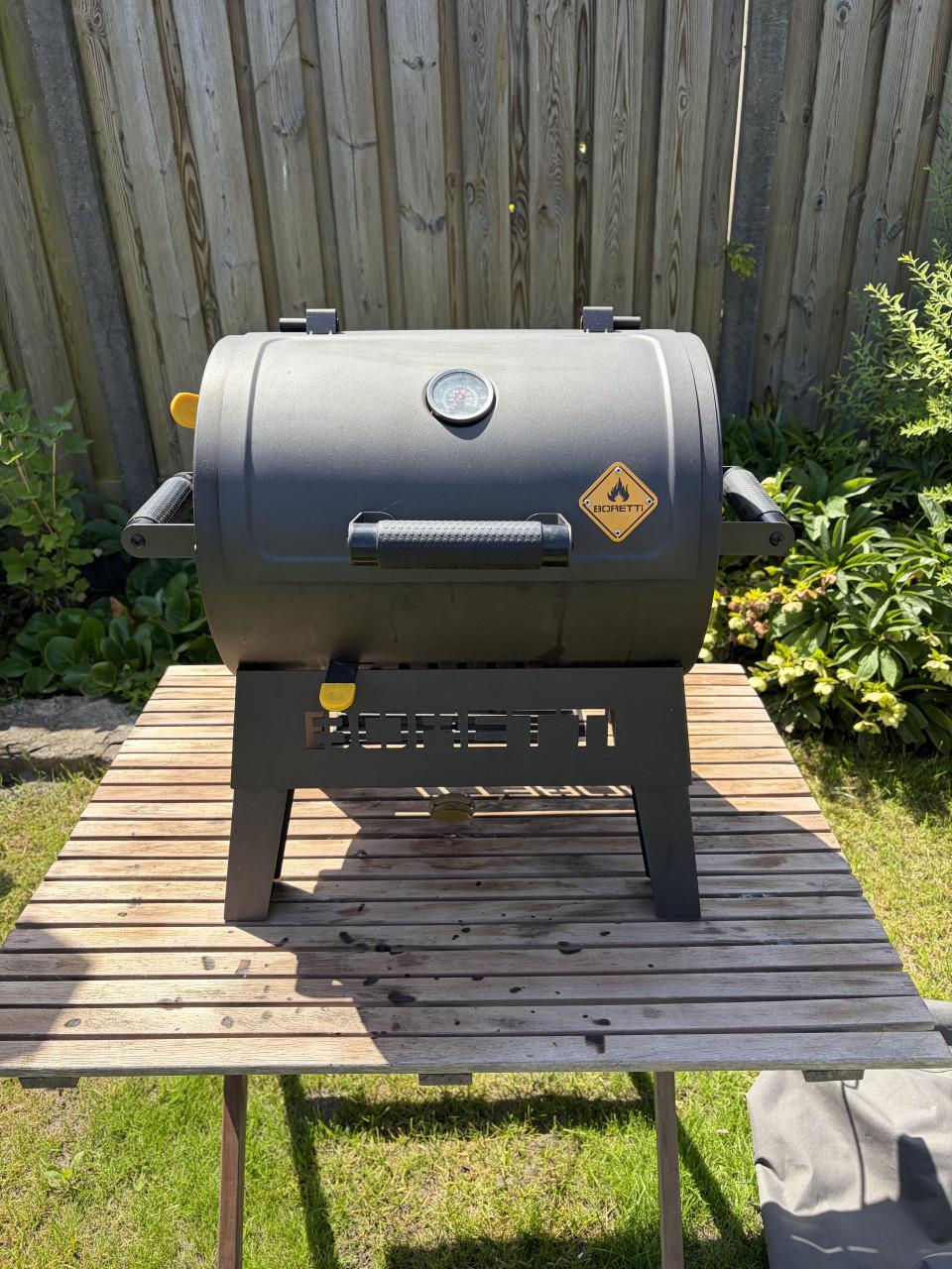 Boretti terzo tafelbarbeque met hoes