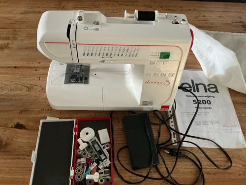Naaimachine elna
