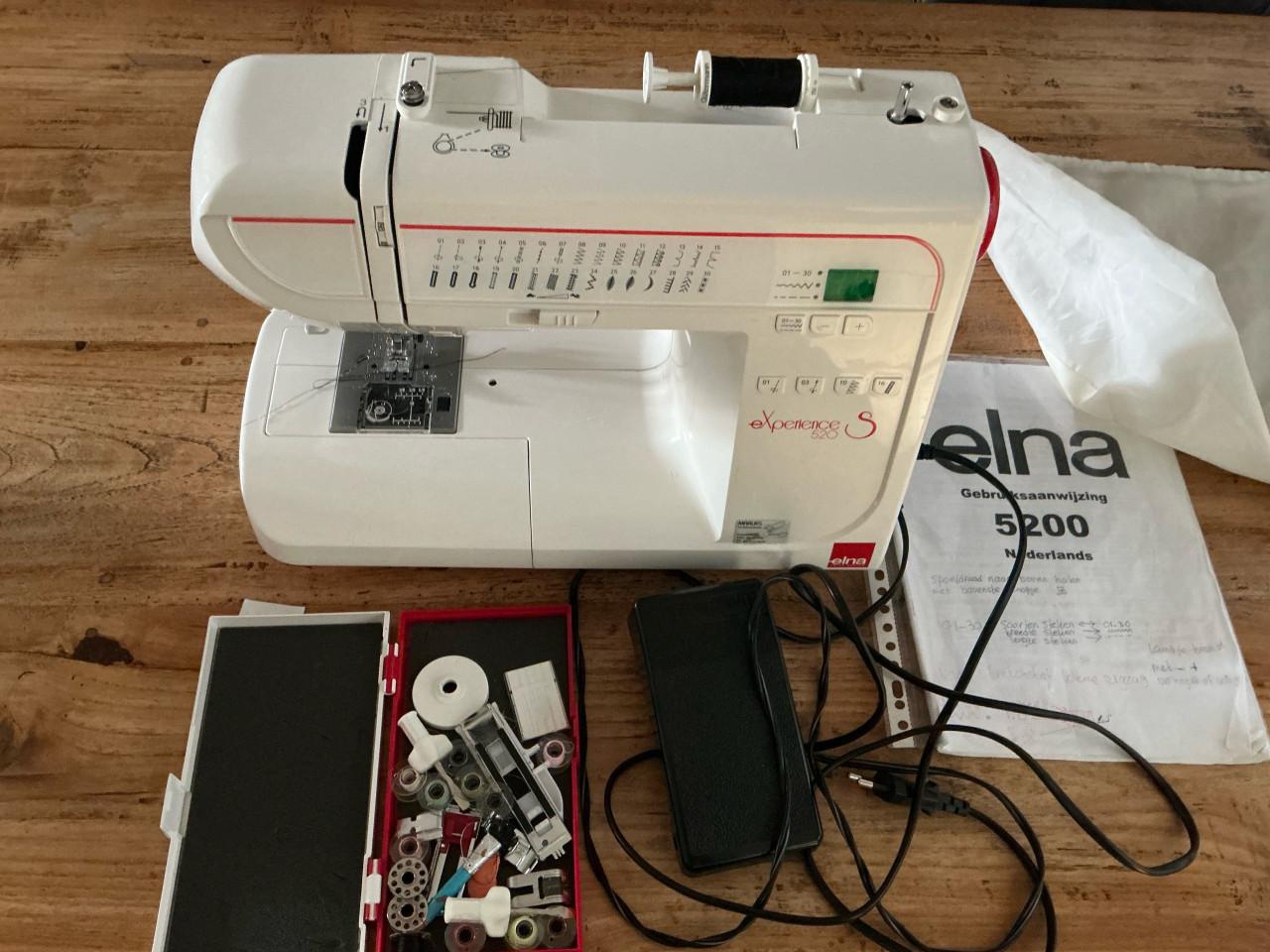 Naaimachine elna