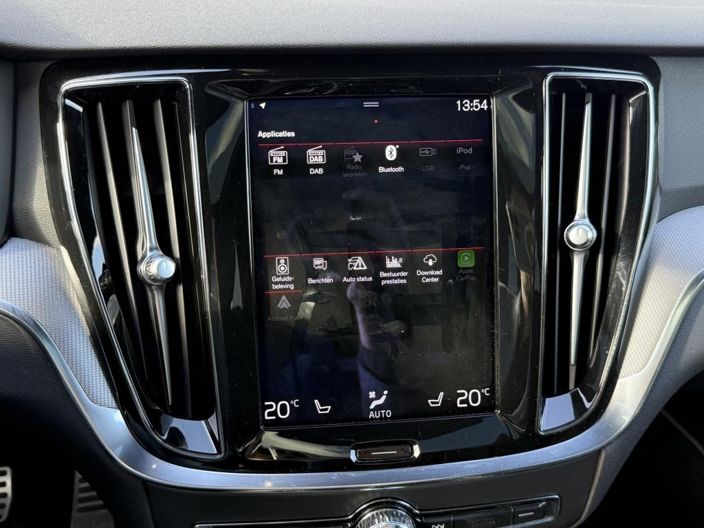 Volvo V60 t6 340pk recharge r-design| panodak| adap.cruise| 360camera| awd