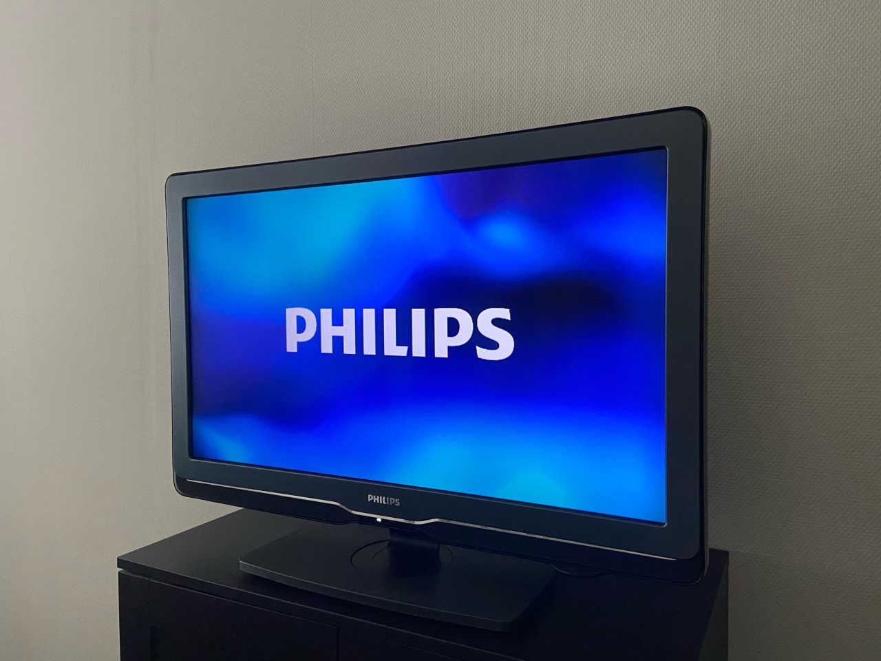 PHILIPS LCD TV - smart tv, hd