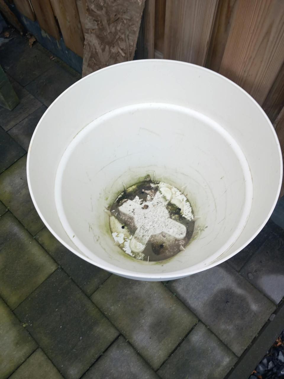 6 grote bloempotten 60 rond en 60 hoog