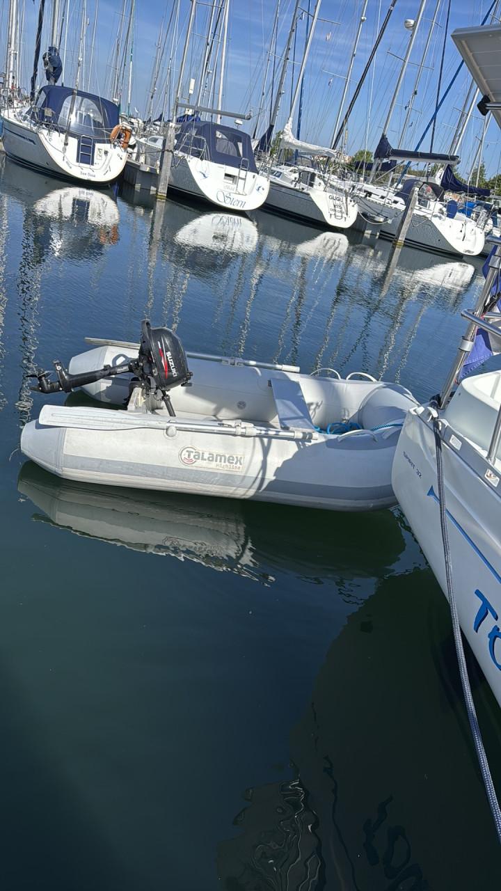 Prima rubberbootje met Suzuki 2.5pk 4takt