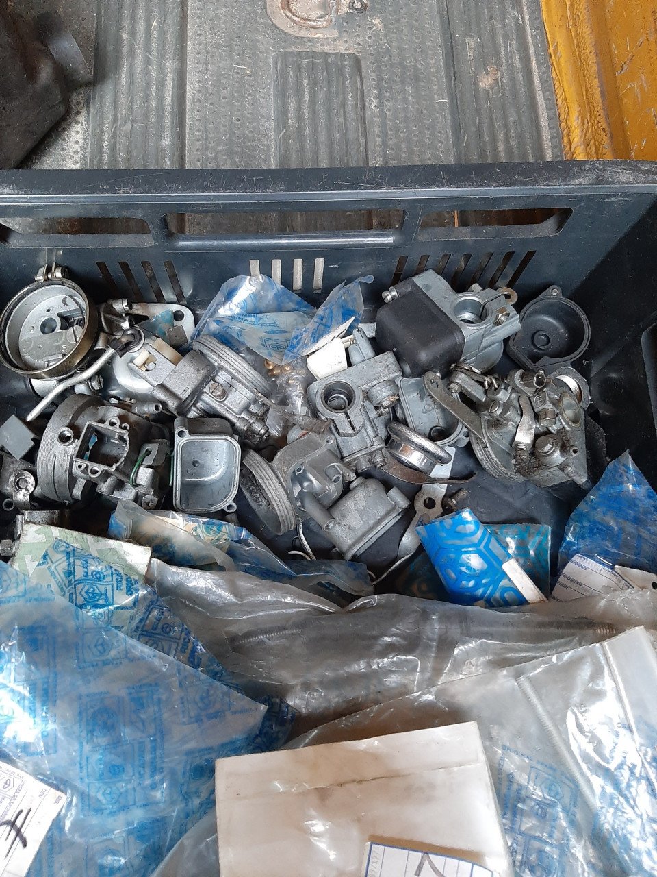 Diverse n.o.s vespa en andere brommer onderdelen
