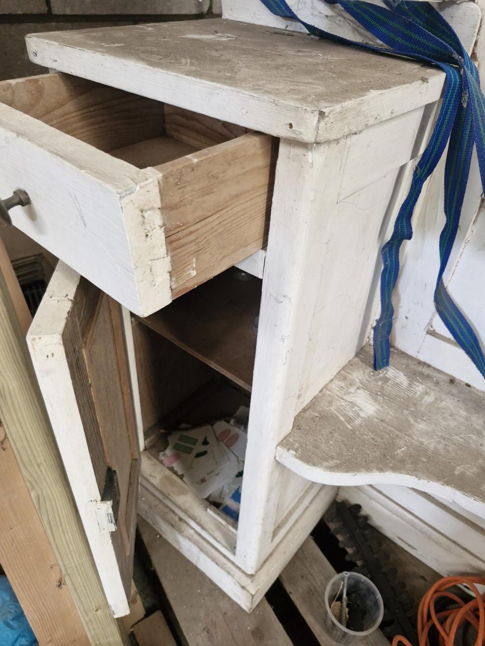 Schuurvondst, antiek make-up dressoir met 3 spiegels