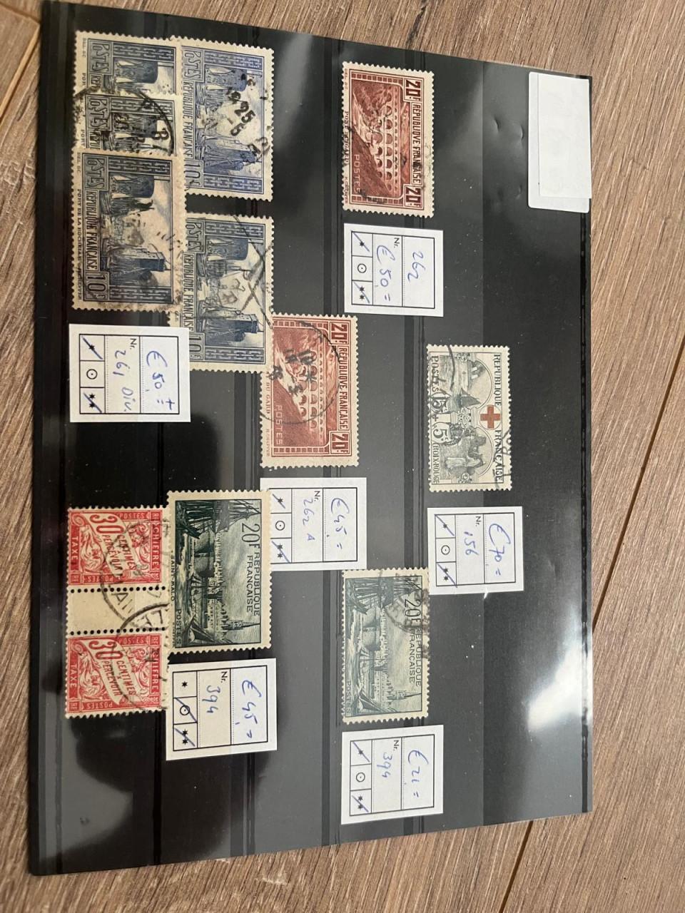 Kleine collectie postzegels Frankrijk op insteekkaarten