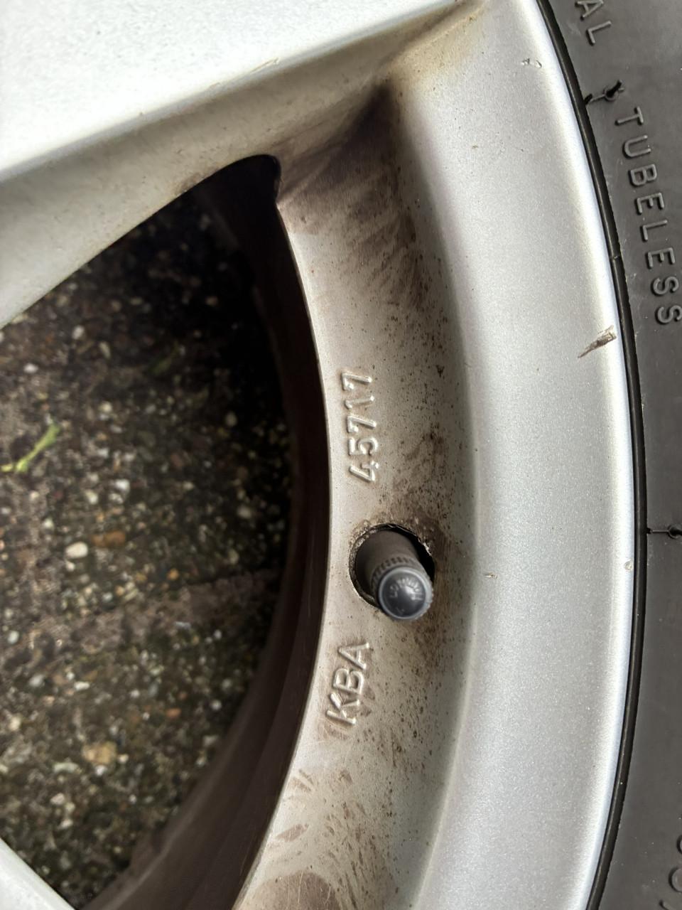 Winterbanden Audi/BMW 205 60R16 LMV 6.5mm inclusief sneeuwkettingen