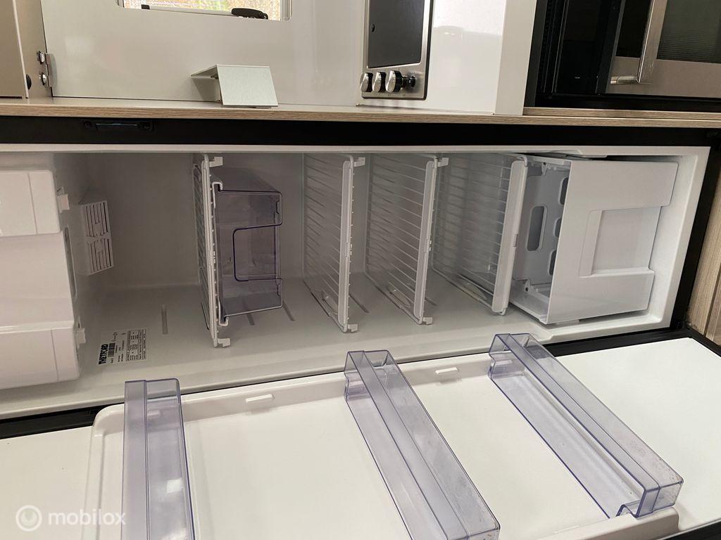 Adria Onbekend compact dl