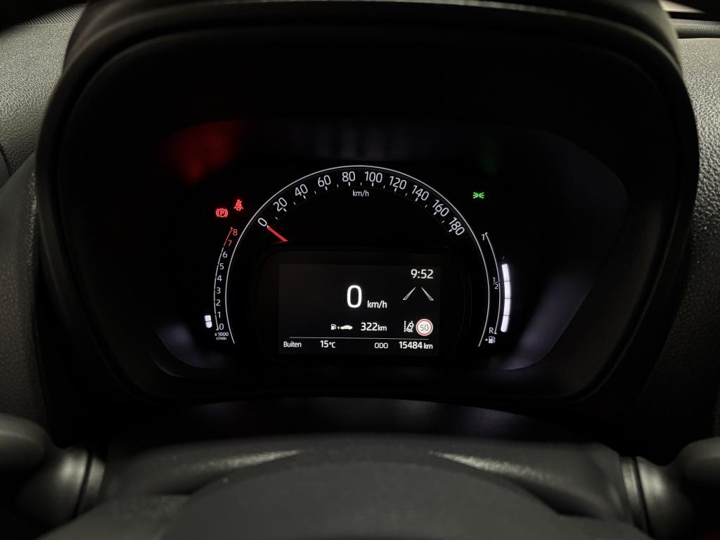 Toyota Aygo x 1.0 vvt-i mt play | camera | apple carplay |
