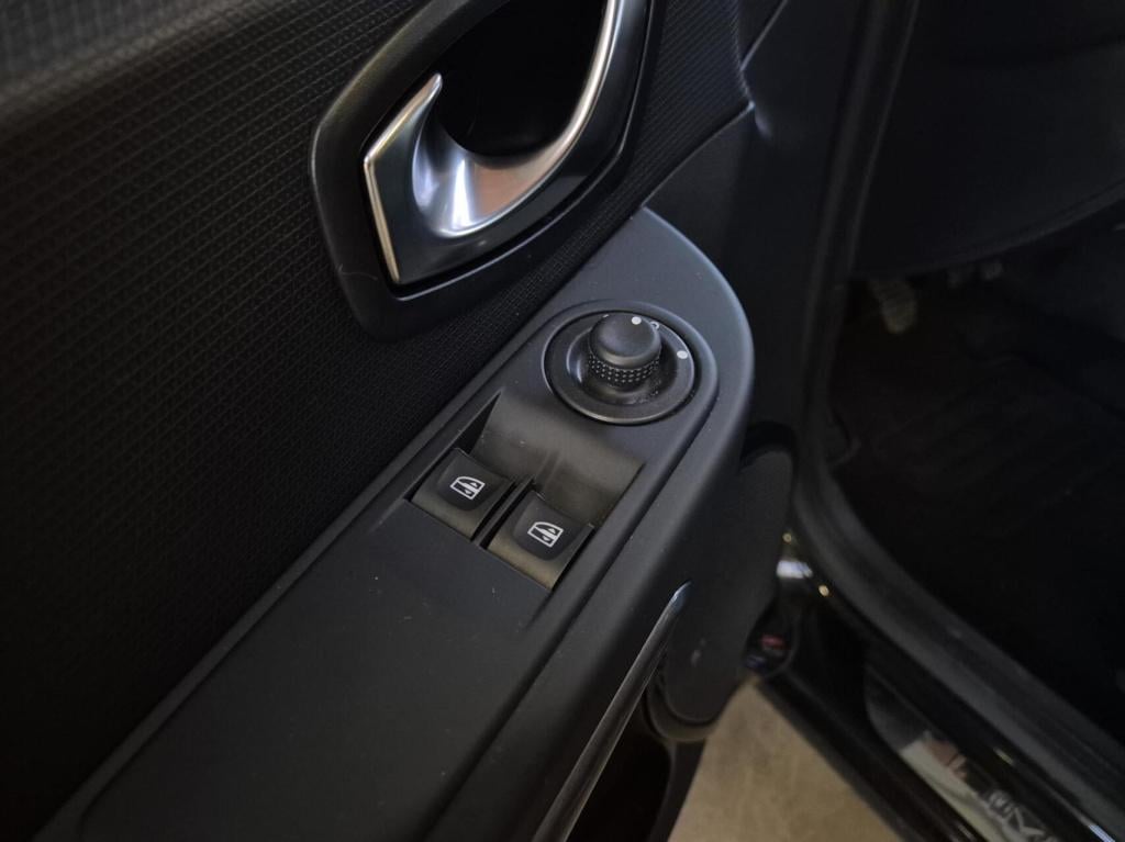 Renault Clio 0.9 tce limited / keyless / cruisecontrol / parkeersensoren