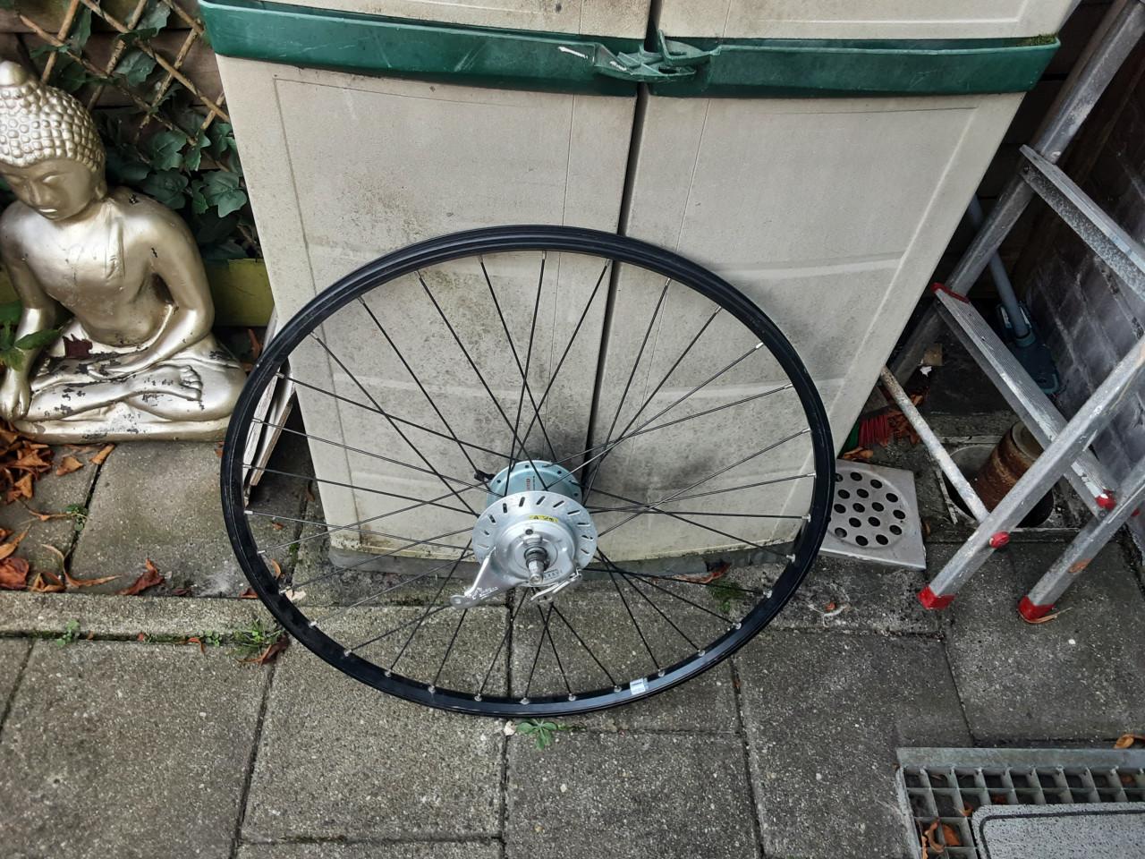 28 inch shimano achterwiel, 8 speed,rollerbrake rem