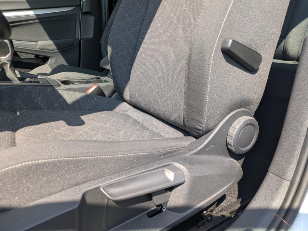 Volkswagen Golf 1.0 tsi life business | trekhaak | camera | carplay | acc |