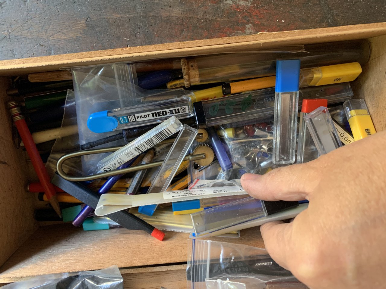 Te koop 2 sigarendoosjes met diverse inhoud