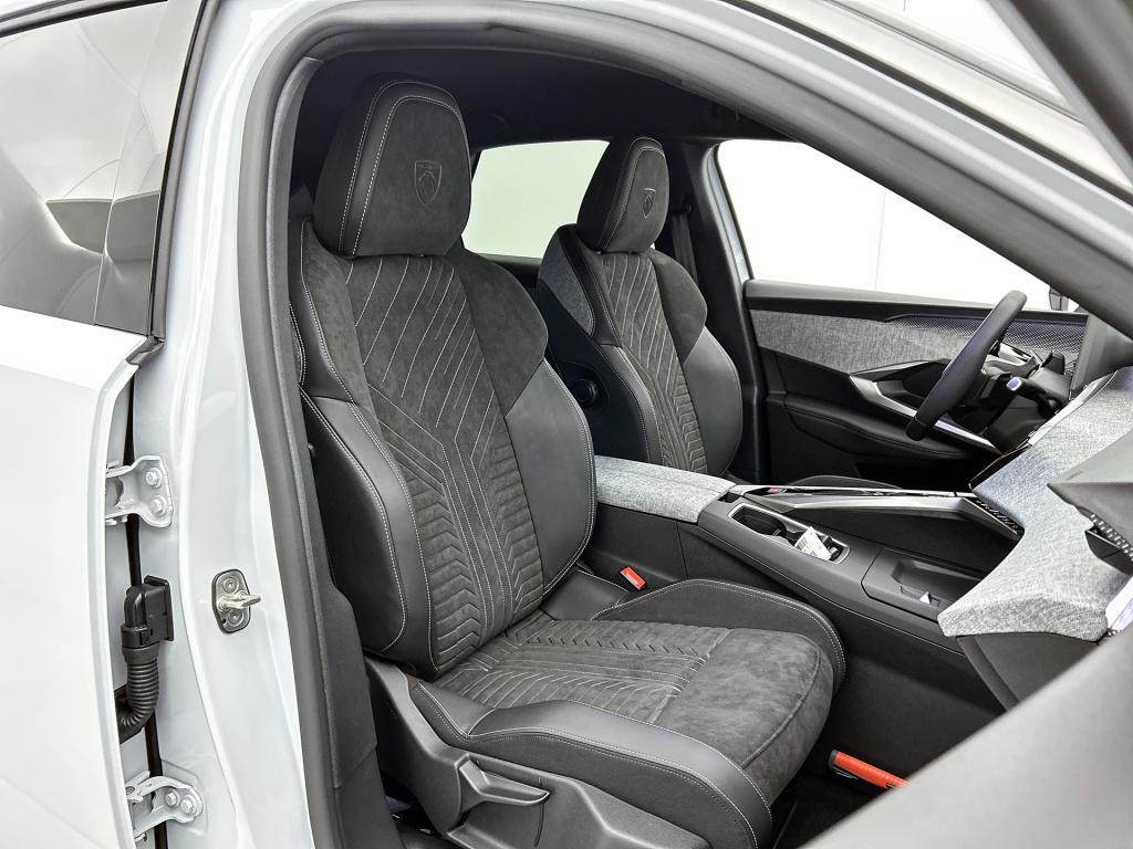 Peugeot E-3008 gt avantage 210 pk 73 kwh | trekhaak | 360 vision camera | w