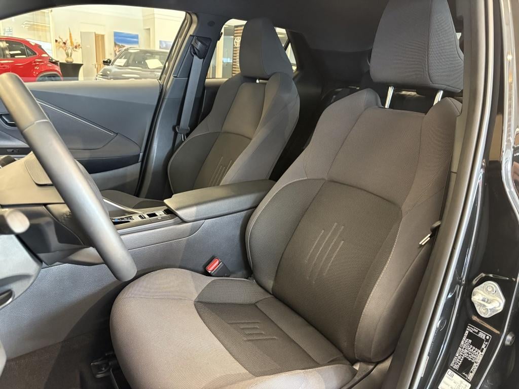 Toyota C-hr 1.8 hybrid 140 dyn