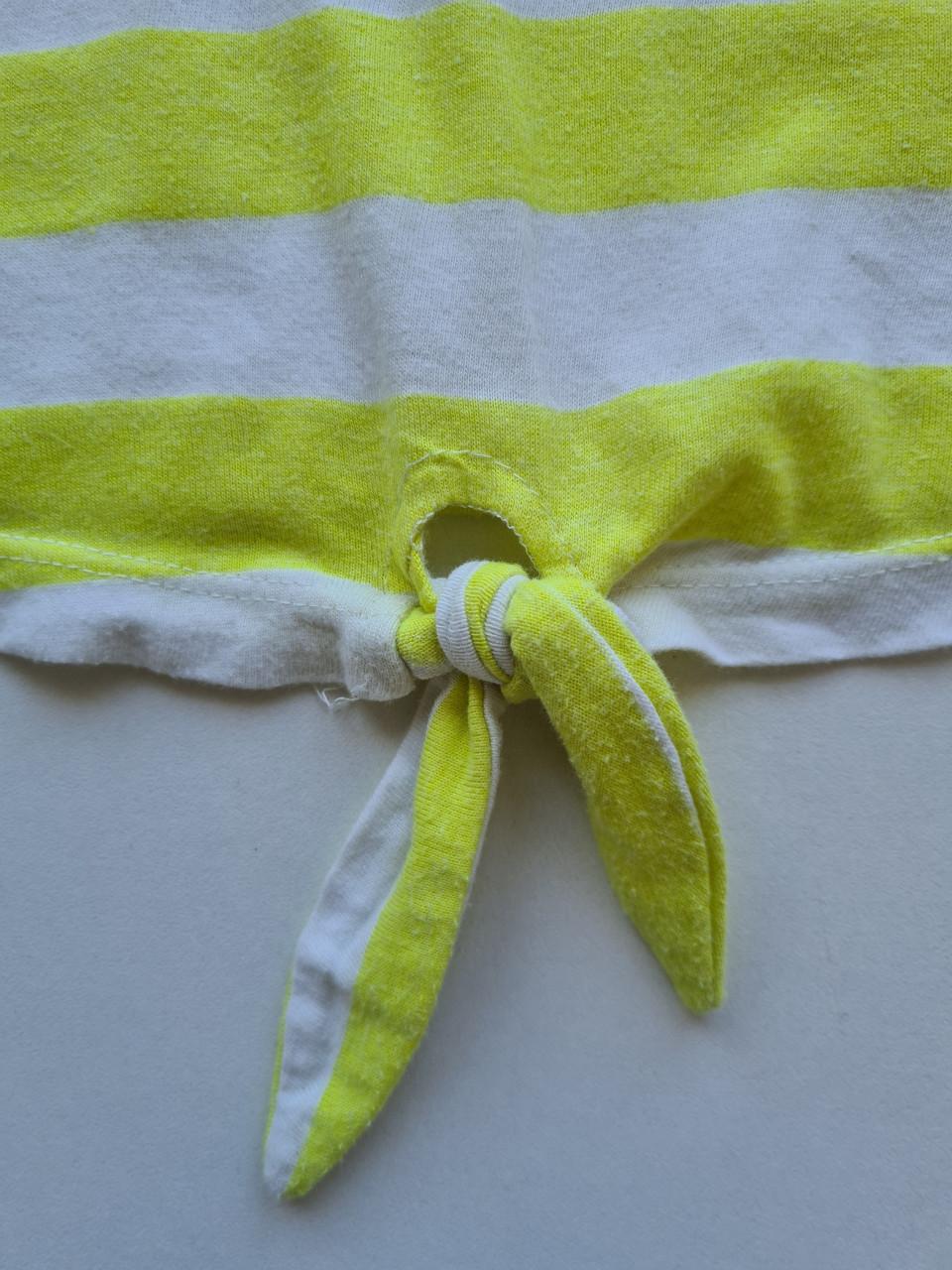 Wit , geel gestreept T-Shirt van de Zeeman  Mt 134-140