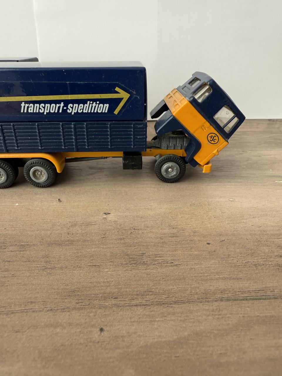 Tekno ASG Combinatie Scania 141 bakwagen met aanhanger.