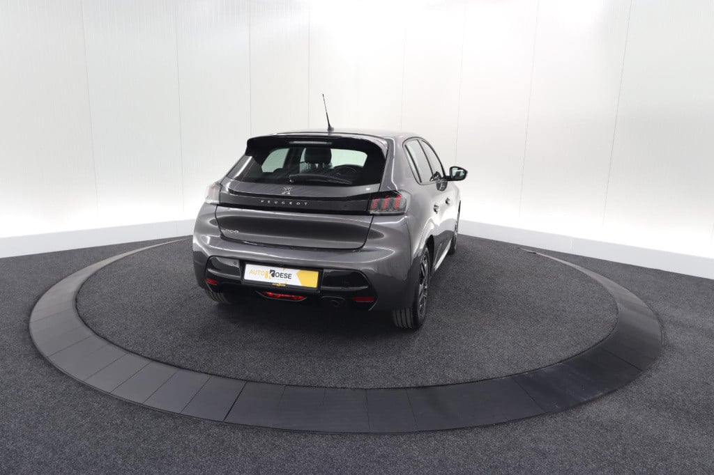 Peugeot 208 puretech 100 eat8 allure | camera | apple carplay | navigatie |