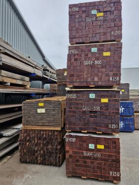 Mooie hardhouten geschaafde palen 7x7 8x8 en 9x9cm