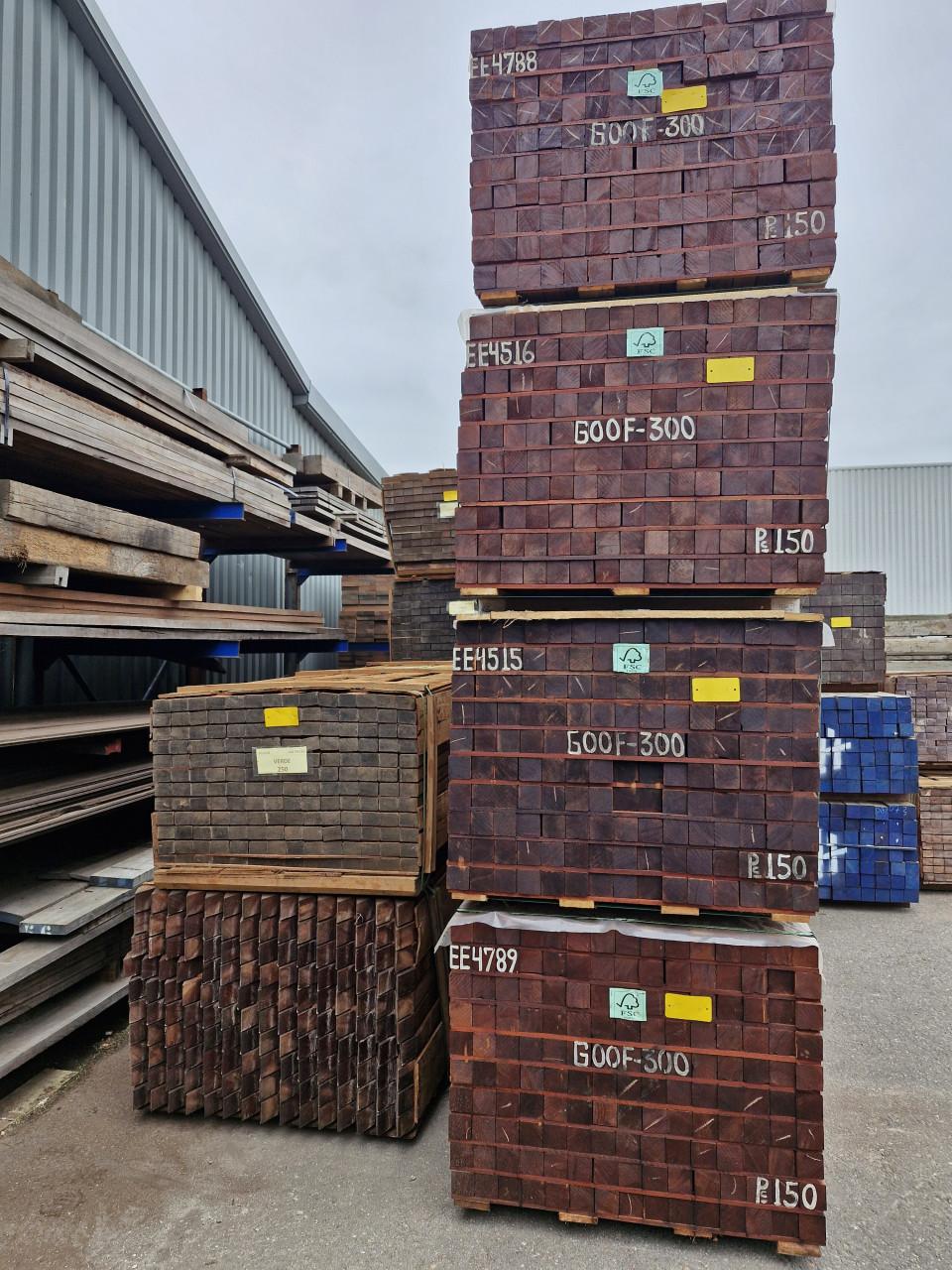 Mooie hardhouten geschaafde palen 7x7 8x8 en 9x9cm